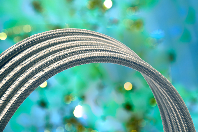 鍍金屬防波套技術(shù)滿足國防大型無人機(jī):狹小空間布線與輕量化減重80%